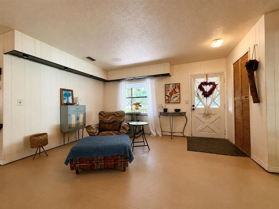 For Sale: $234,900 (2 beds, 1 baths, 1496 Square Feet)