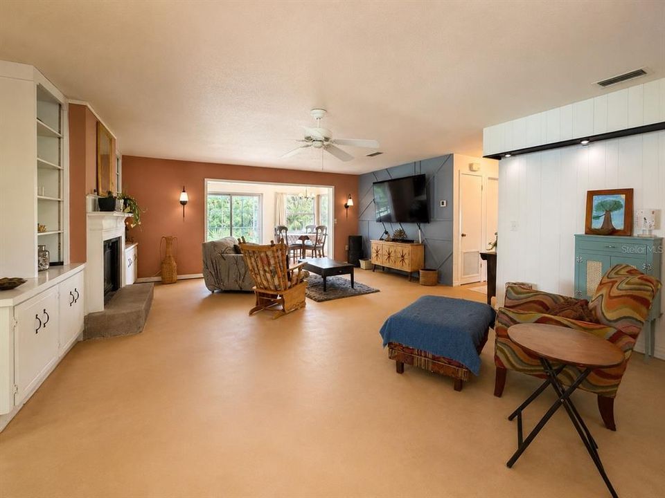 For Sale: $234,900 (2 beds, 1 baths, 1496 Square Feet)
