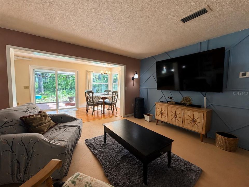 For Sale: $234,900 (2 beds, 1 baths, 1496 Square Feet)