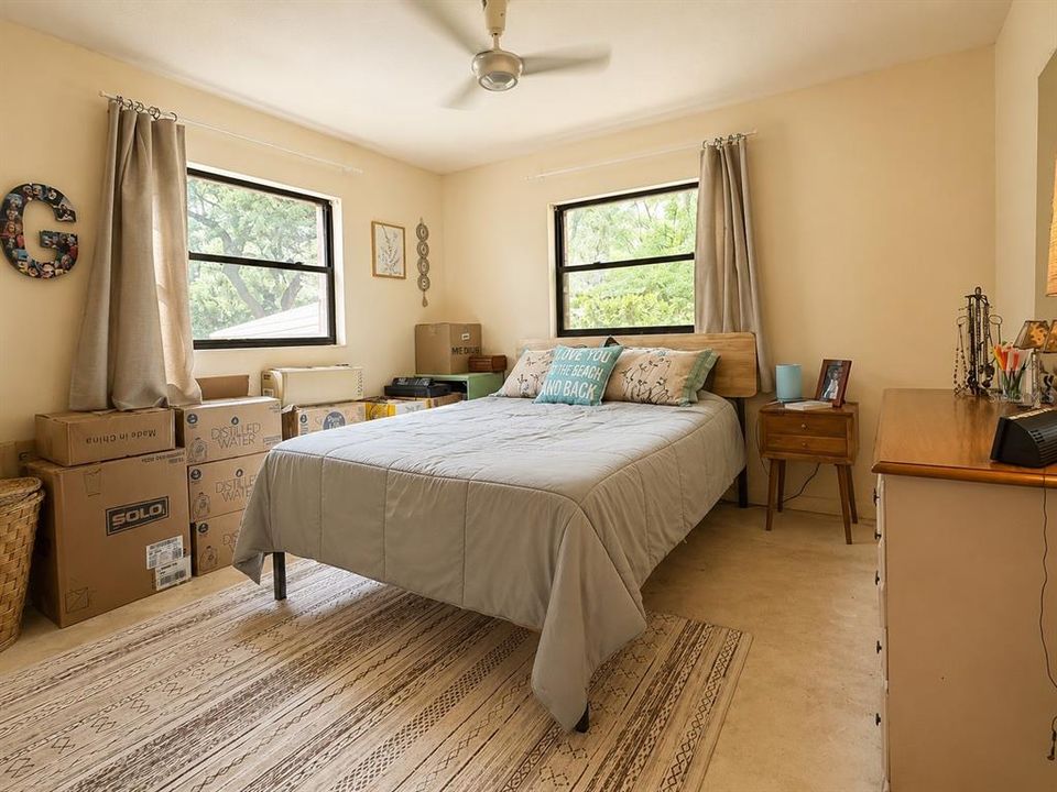 For Sale: $234,900 (2 beds, 1 baths, 1496 Square Feet)