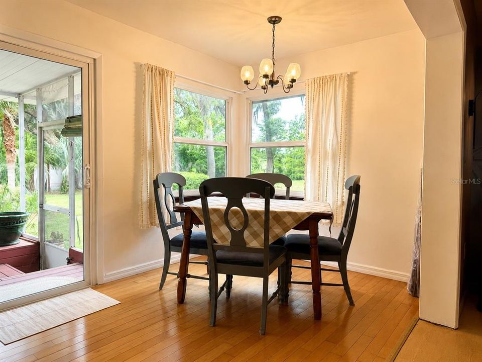 For Sale: $234,900 (2 beds, 1 baths, 1496 Square Feet)