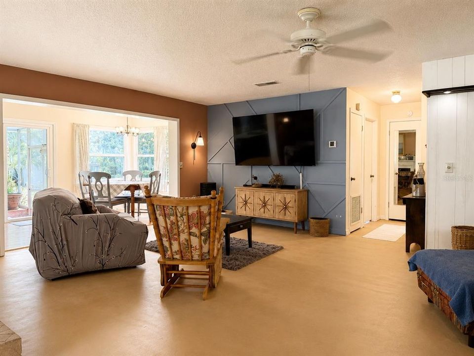 For Sale: $234,900 (2 beds, 1 baths, 1496 Square Feet)