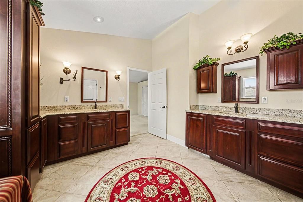 For Sale: $639,000 (5 beds, 2 baths, 2464 Square Feet)
