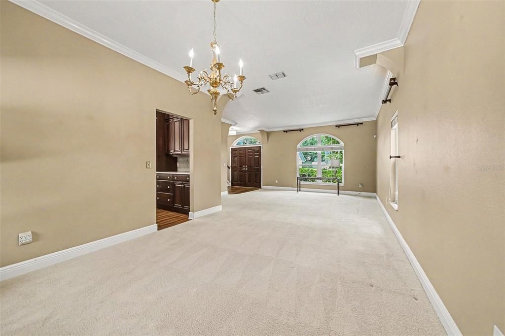 For Sale: $639,000 (5 beds, 2 baths, 2464 Square Feet)
