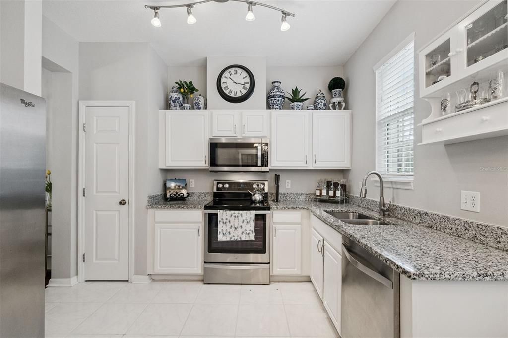 Active With Contract: $360,000 (2 beds, 2 baths, 1375 Square Feet)