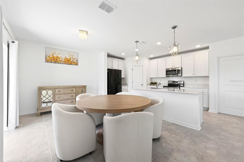 For Sale: $365,000 (4 beds, 2 baths, 1871 Square Feet)