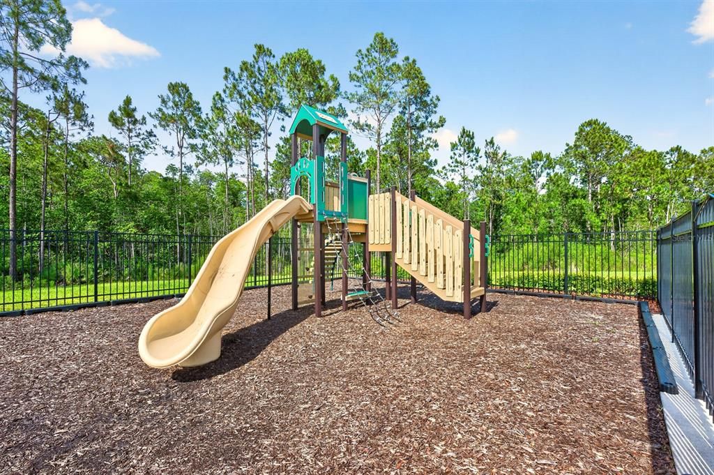 For Sale: $365,000 (4 beds, 2 baths, 1871 Square Feet)