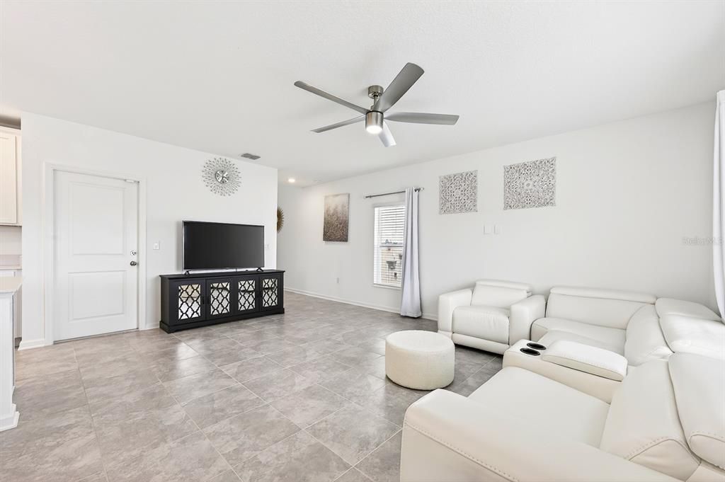 For Sale: $365,000 (4 beds, 2 baths, 1871 Square Feet)