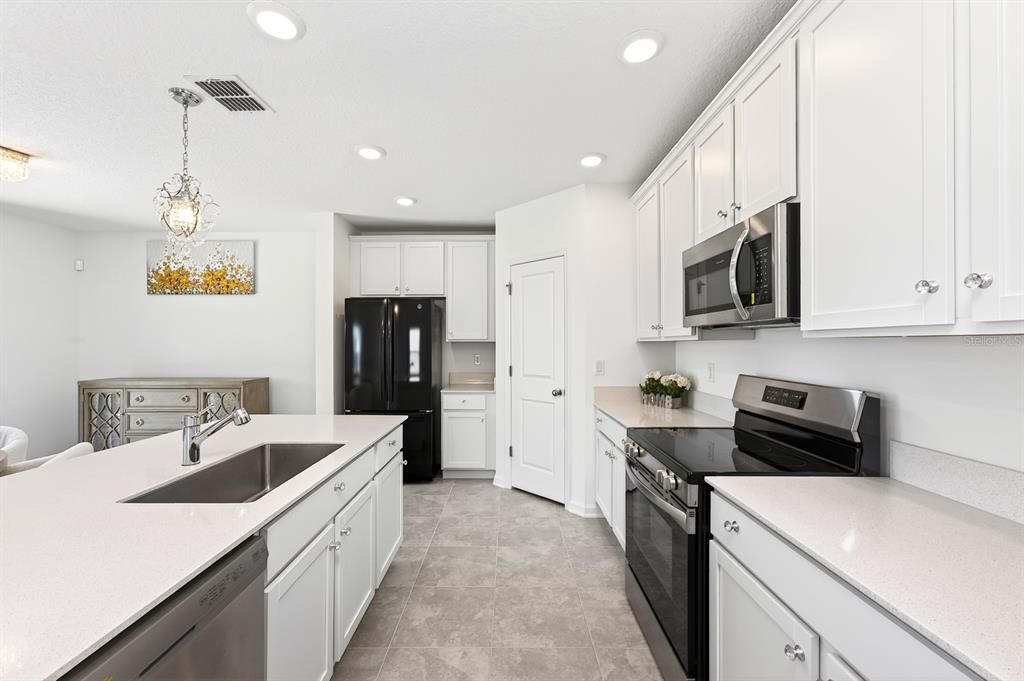 For Sale: $365,000 (4 beds, 2 baths, 1871 Square Feet)