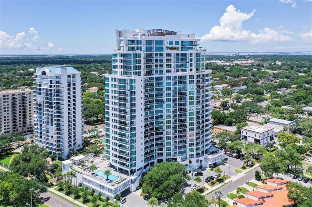Recently Sold: $2,400,000 (3 beds, 3 baths, 2689 Square Feet)