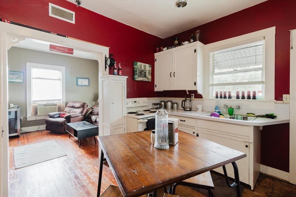 En Venta: $365,000 (4 camas, 5 baños, 3018 Pies cuadrados)