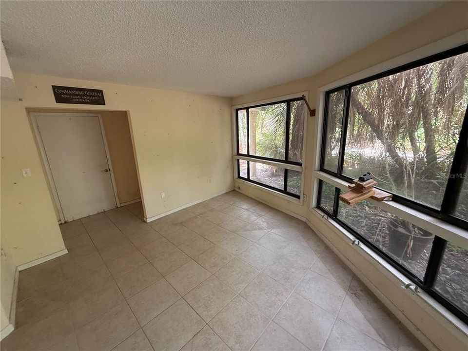 For Sale: $400,000 (5 beds, 3 baths, 5810 Square Feet)