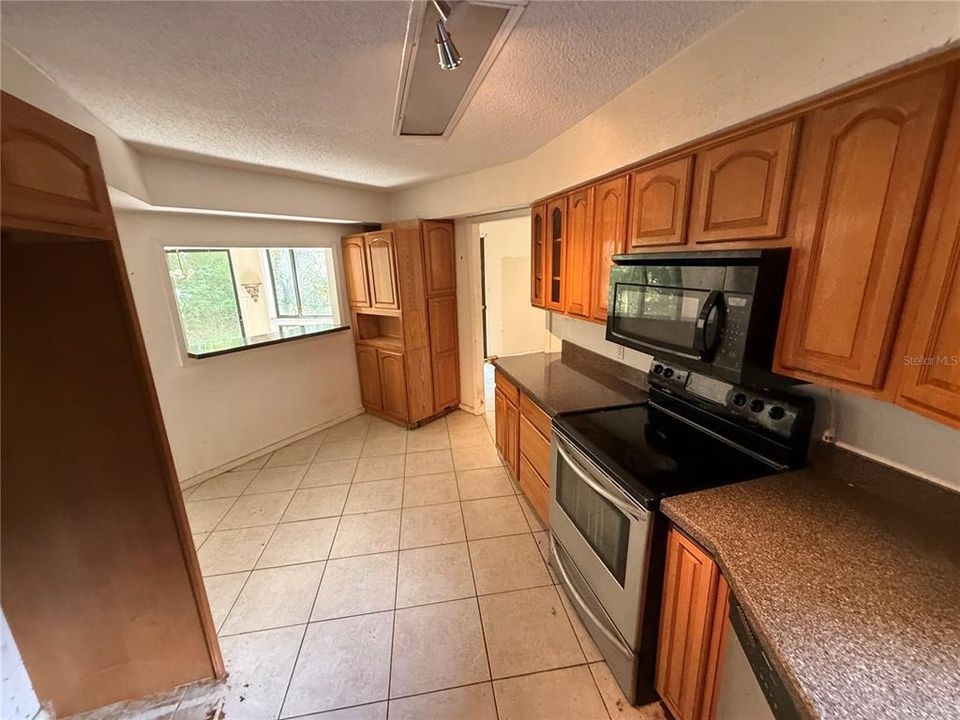 For Sale: $400,000 (5 beds, 3 baths, 5810 Square Feet)