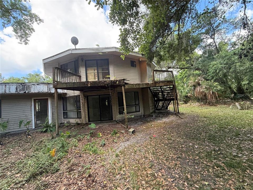For Sale: $400,000 (5 beds, 3 baths, 5810 Square Feet)
