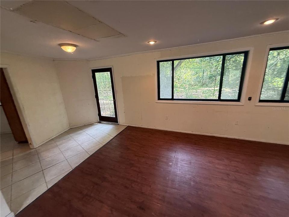 For Sale: $400,000 (5 beds, 3 baths, 5810 Square Feet)