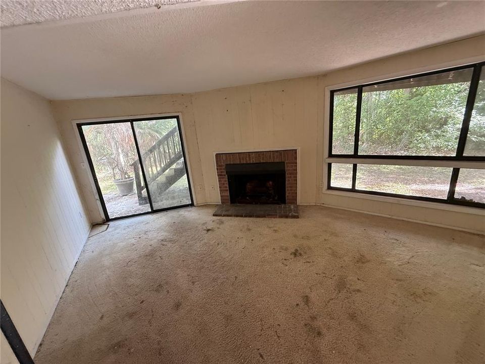For Sale: $400,000 (5 beds, 3 baths, 5810 Square Feet)