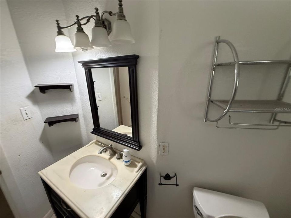 For Sale: $400,000 (5 beds, 3 baths, 5810 Square Feet)