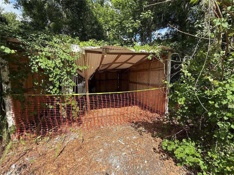 For Sale: $400,000 (5 beds, 3 baths, 5810 Square Feet)