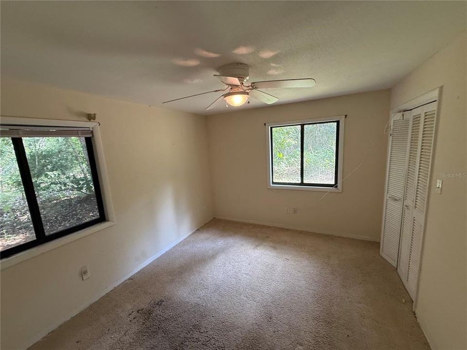 For Sale: $400,000 (5 beds, 3 baths, 5810 Square Feet)