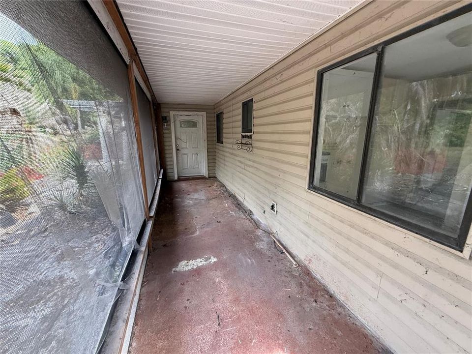 For Sale: $400,000 (5 beds, 3 baths, 5810 Square Feet)