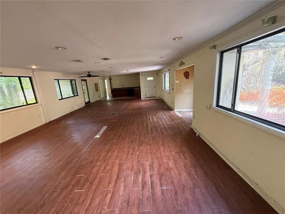 For Sale: $400,000 (5 beds, 3 baths, 5810 Square Feet)
