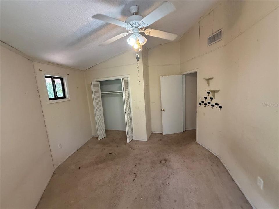 For Sale: $400,000 (5 beds, 3 baths, 5810 Square Feet)