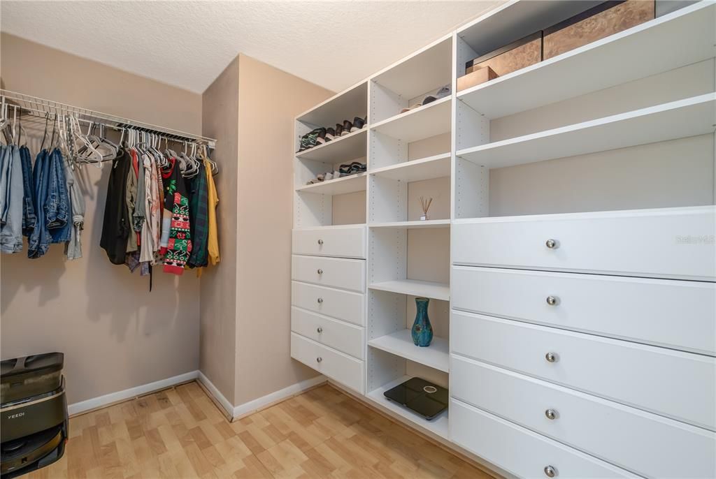 For Sale: $399,900 (3 beds, 2 baths, 1590 Square Feet)