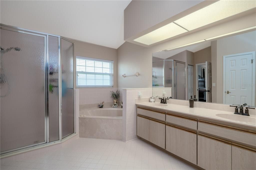For Sale: $399,900 (3 beds, 2 baths, 1590 Square Feet)