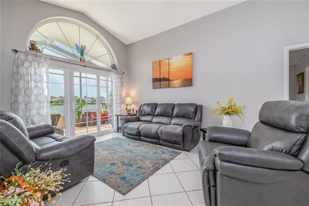 For Sale: $399,900 (3 beds, 2 baths, 1590 Square Feet)