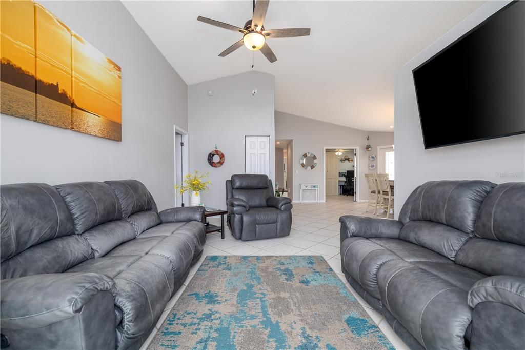 For Sale: $399,900 (3 beds, 2 baths, 1590 Square Feet)