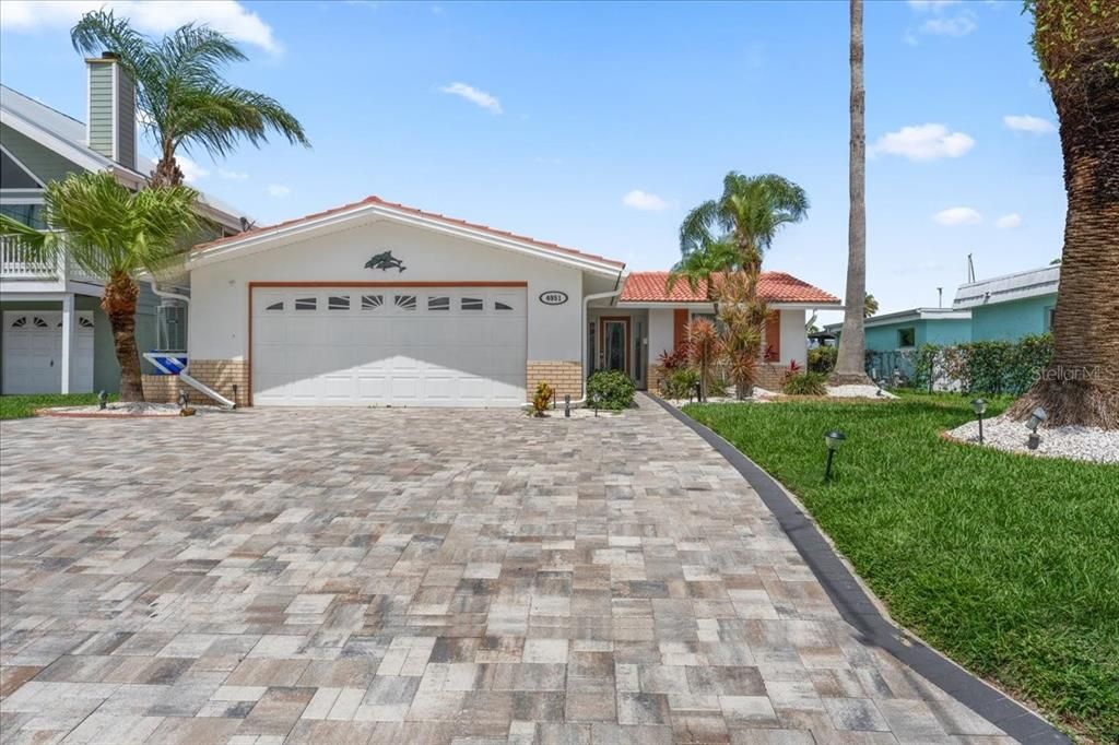 For Sale: $540,000 (2 beds, 2 baths, 1387 Square Feet)