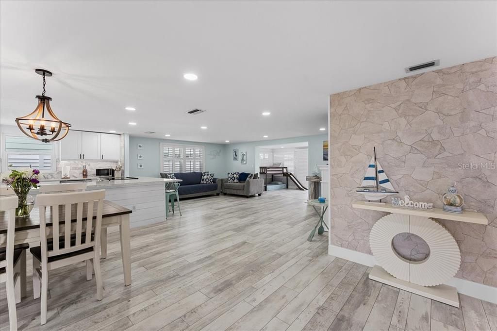 For Sale: $540,000 (2 beds, 2 baths, 1387 Square Feet)