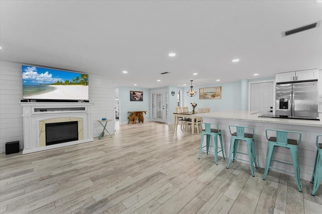 For Sale: $540,000 (2 beds, 2 baths, 1387 Square Feet)