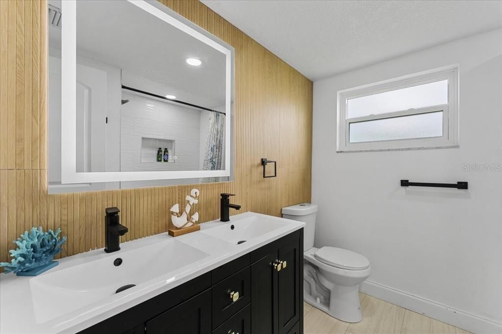 For Sale: $540,000 (2 beds, 2 baths, 1387 Square Feet)