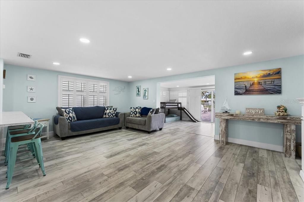 For Sale: $540,000 (2 beds, 2 baths, 1387 Square Feet)