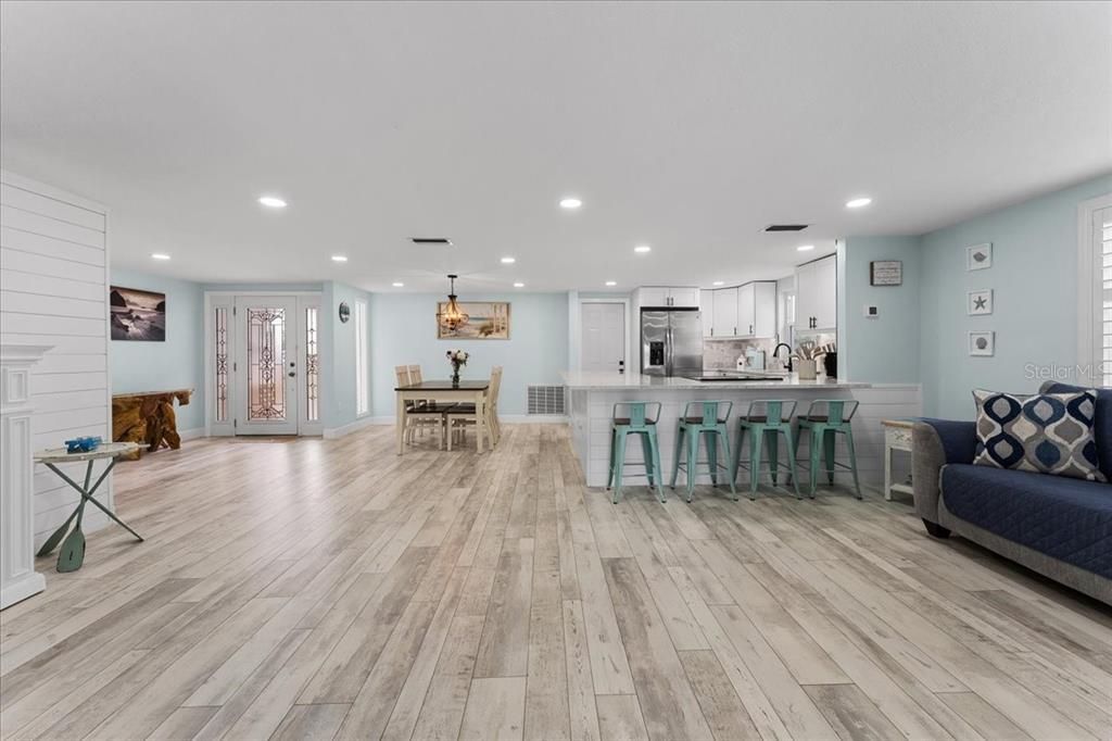 For Sale: $540,000 (2 beds, 2 baths, 1387 Square Feet)