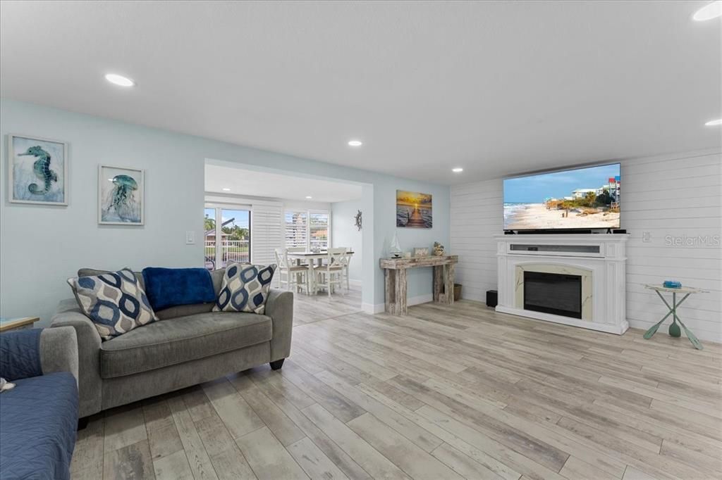 For Sale: $540,000 (2 beds, 2 baths, 1387 Square Feet)