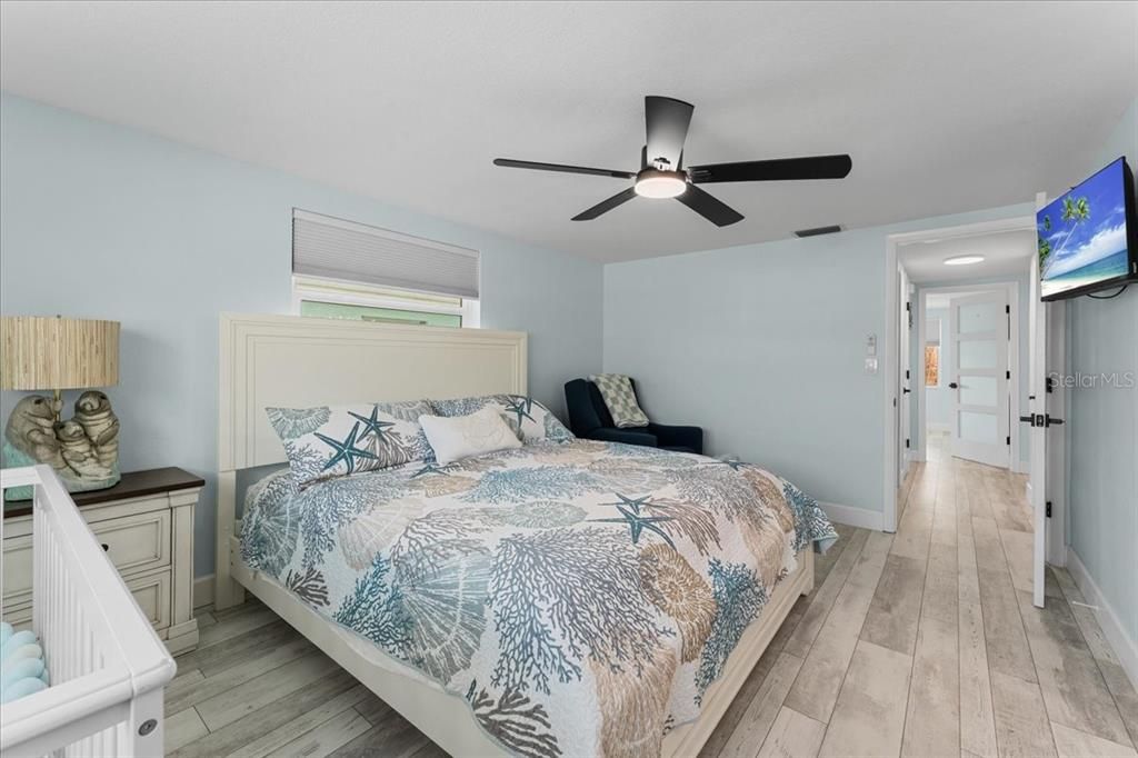 For Sale: $540,000 (2 beds, 2 baths, 1387 Square Feet)