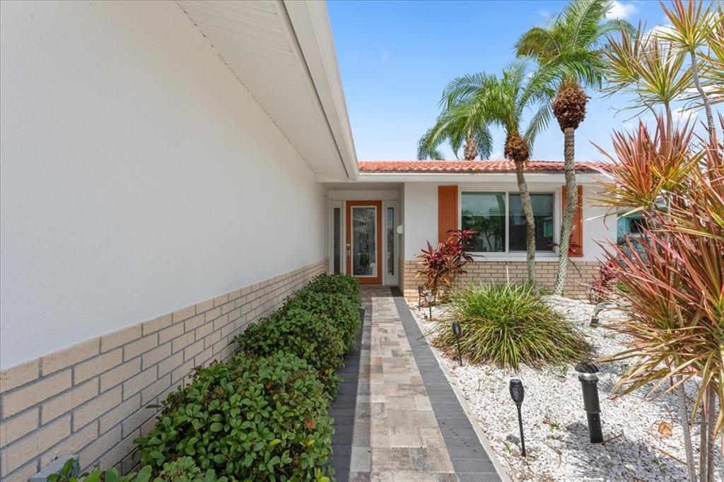 For Sale: $540,000 (2 beds, 2 baths, 1387 Square Feet)