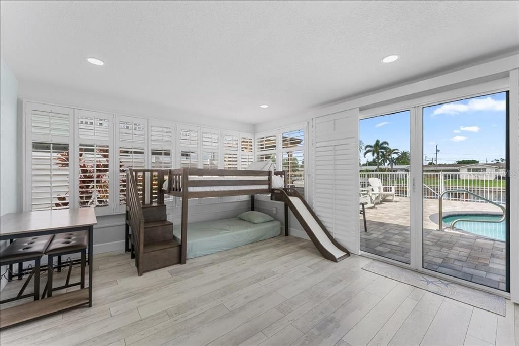 For Sale: $540,000 (2 beds, 2 baths, 1387 Square Feet)
