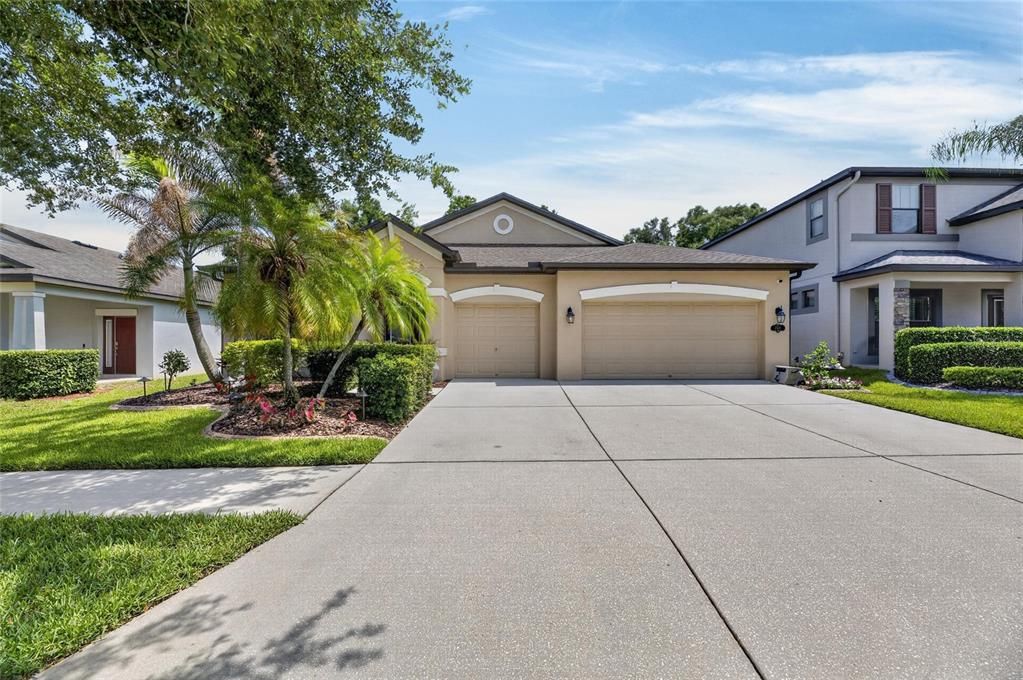 For Sale: $500,000 (4 beds, 3 baths, 2299 Square Feet)