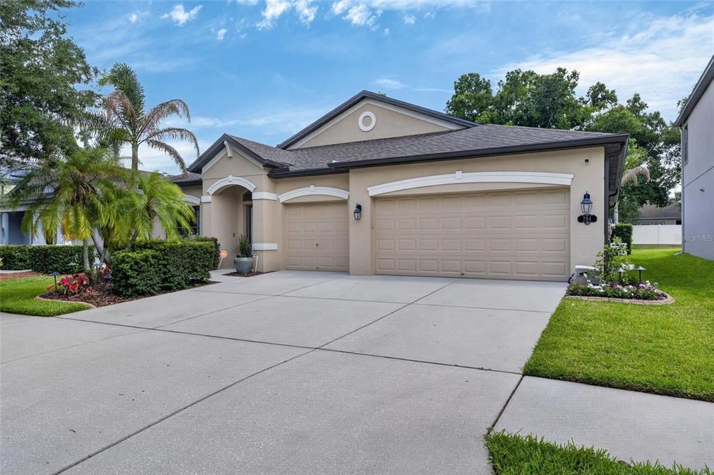 For Sale: $500,000 (4 beds, 3 baths, 2299 Square Feet)