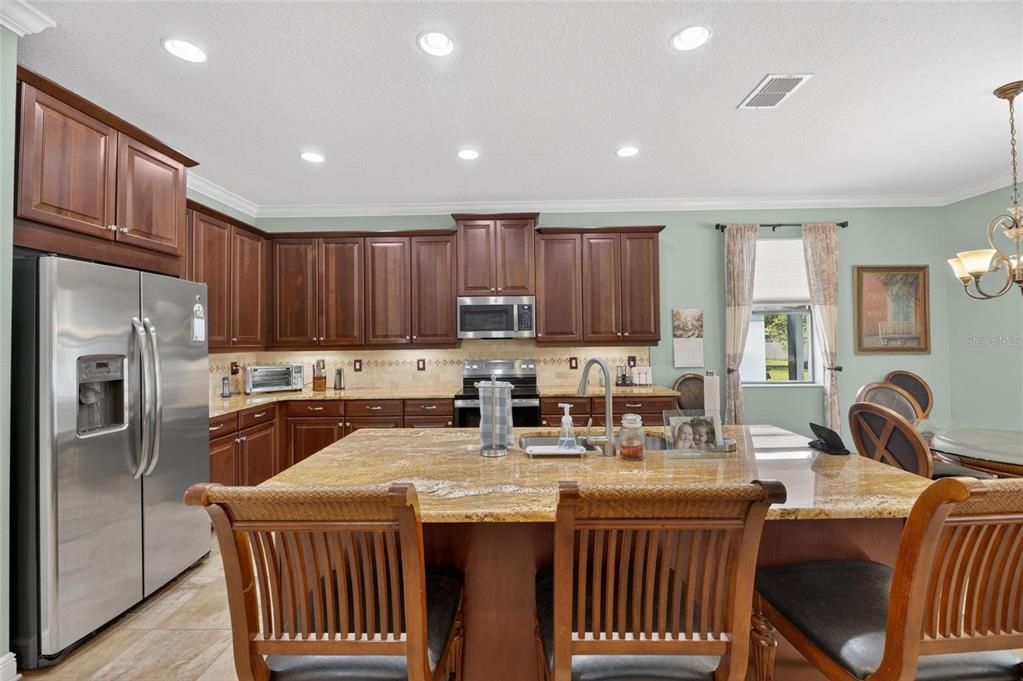 For Sale: $500,000 (4 beds, 3 baths, 2299 Square Feet)