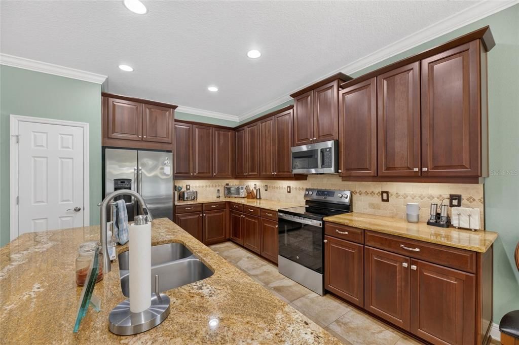 For Sale: $500,000 (4 beds, 3 baths, 2299 Square Feet)