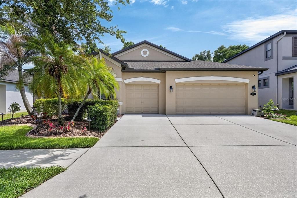 For Sale: $500,000 (4 beds, 3 baths, 2299 Square Feet)