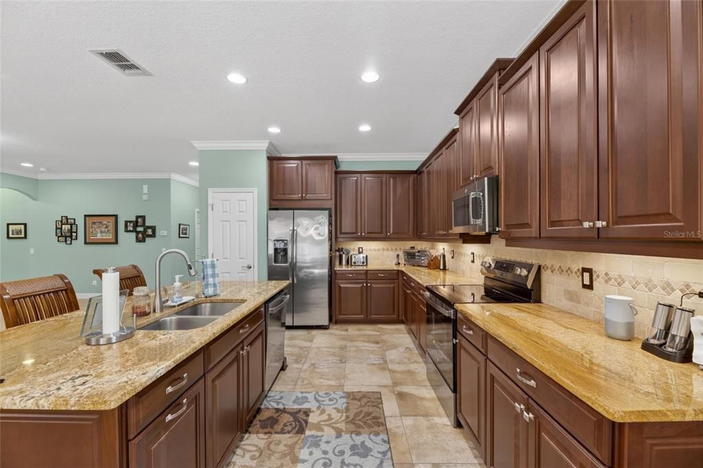 For Sale: $500,000 (4 beds, 3 baths, 2299 Square Feet)