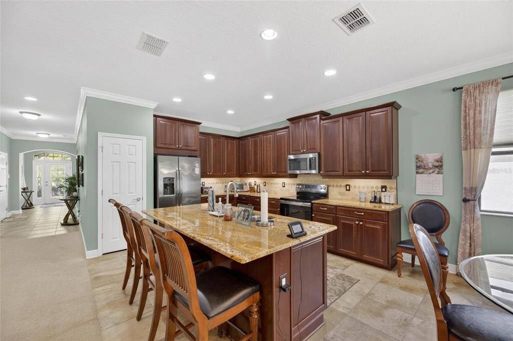 For Sale: $500,000 (4 beds, 3 baths, 2299 Square Feet)