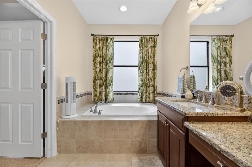 For Sale: $500,000 (4 beds, 3 baths, 2299 Square Feet)