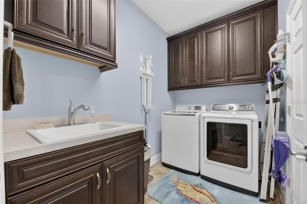 For Sale: $500,000 (4 beds, 3 baths, 2299 Square Feet)