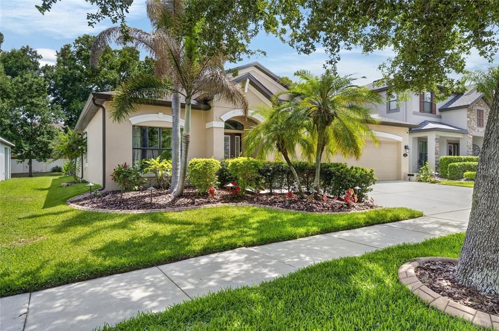 For Sale: $500,000 (4 beds, 3 baths, 2299 Square Feet)
